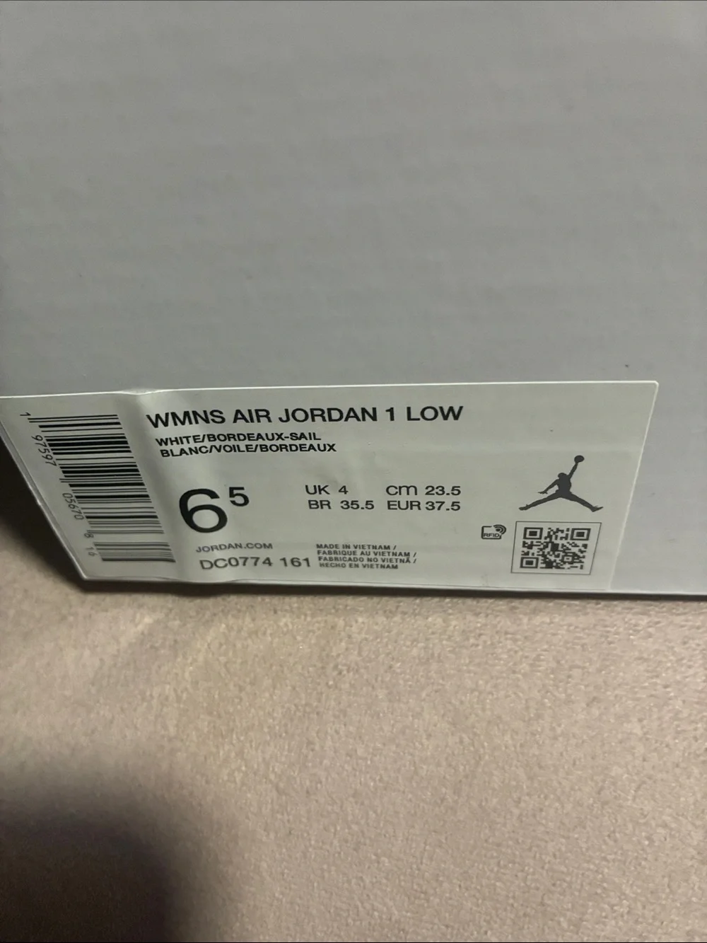 Nike Low Top Sneakers - White & Burgundy